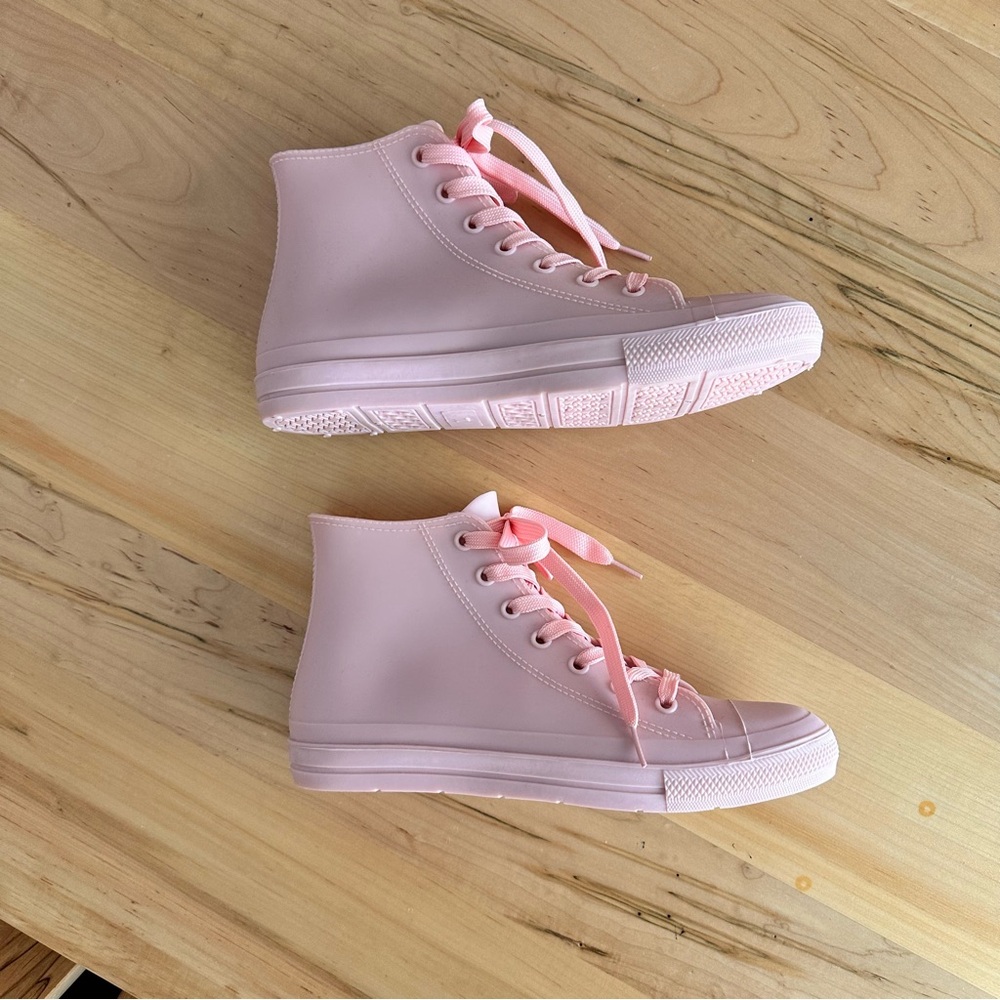 Rain boots 10